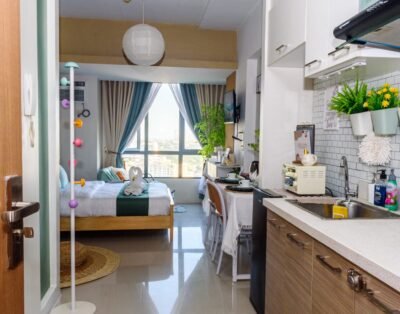 Noir | Modern Cozy Stay near Essentials | Peaceful City Retreat